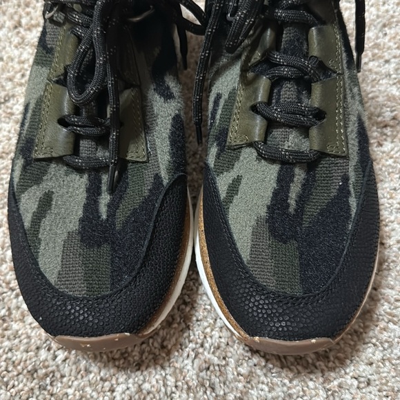 NWOB HYBRID IN PINE HIGH TOP SNEAKERS - Picture 5 of 8